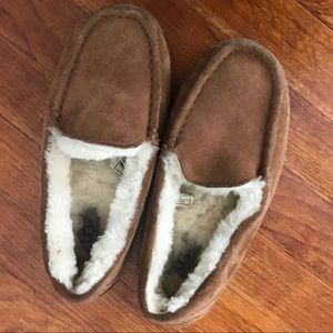 UGG slippers. Like New!